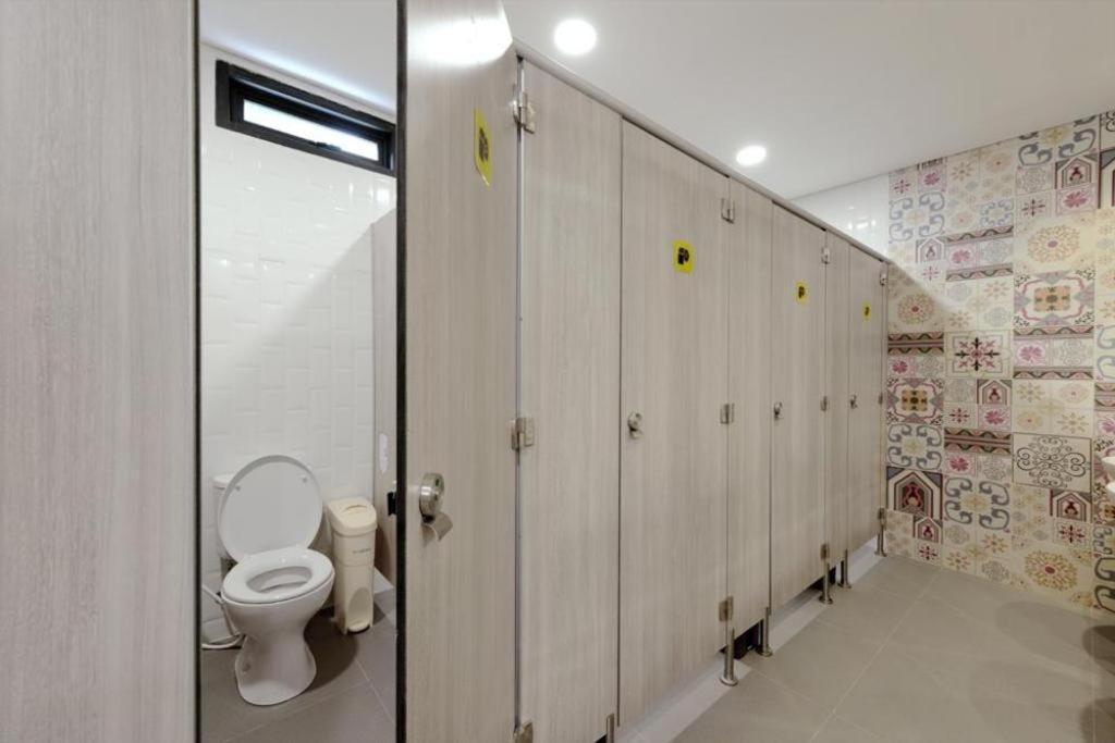 The Social House - Coliving & Hostel - Previously Known As Nomad Hostel Джакарта Экстерьер фото