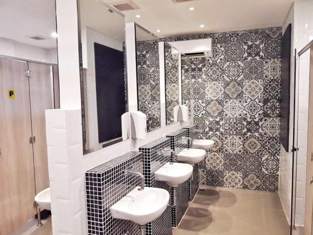 The Social House - Coliving & Hostel - Previously Known As Nomad Hostel Джакарта Экстерьер фото